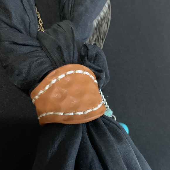 Western Faux Leather Scarf Ring NEW - Picture 2 of 3